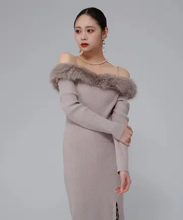 SENSAM 퍼 오프숄더 니트 원피스