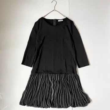 MAX&Co. 플리츠 절개 원피스 블랙 긴팔 플레어 긴팔