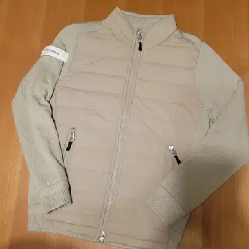 새상품급 멋쟁이 BRIEFING 베이지 니트 절개 충전솜 블루종