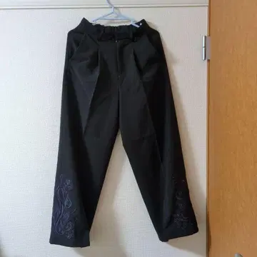 니지산지 후와 미나토 HARE 도트 에스티 콜라보 밑단 플라워 자수 팬츠