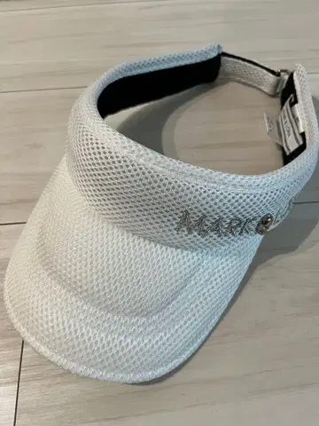 마크앤로나 화이트 메쉬 선바이저