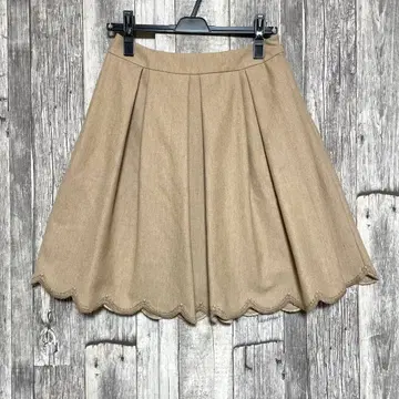 투 비 시크 [ 새상품급 ] 베이지 스캘럽헴 미니 스커트