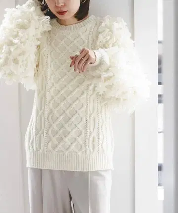 SLOBE 루프 슬리브 아란 패턴 풀오버