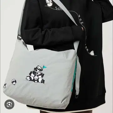 그라니프 롤링팬더즈 심볼릭 나일론 숄더백