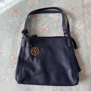 네이비 가죽 숄더백