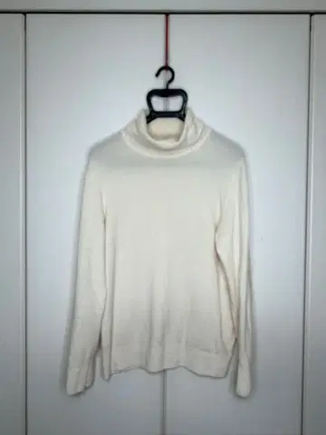 유니클로 캐시미어 터틀 니트