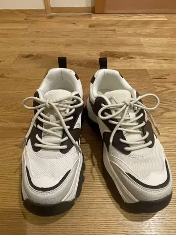 화이트/브라운 청키 스니커즈 통굽