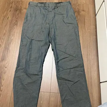 그레이 슬랙스 백 포켓 부착