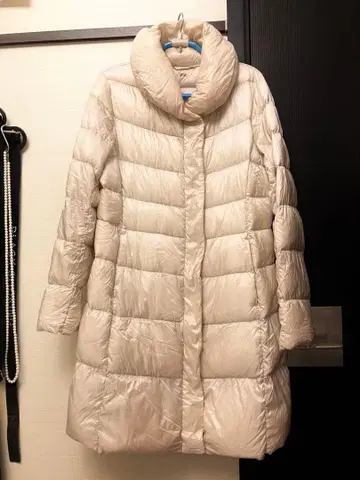 유니클로 울트라 라이트 다운 롱 코트 펄 화이트 L