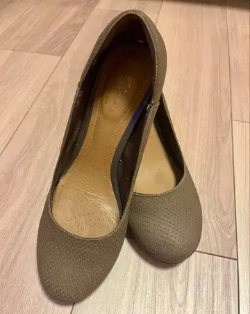 [새상품급] Clarks 클락스 쿠션 펌프스 23cm