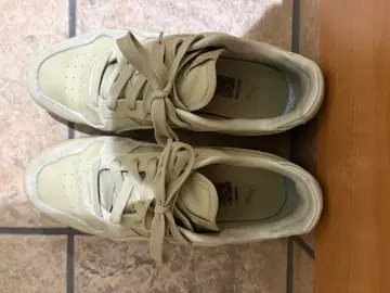 PUMA 베이지 플랫폼 스니커즈