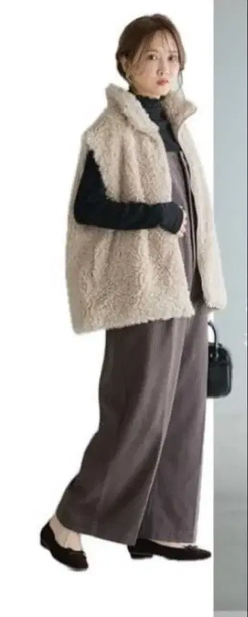 새상품 S 사이즈 다나카 리나 푸들 퍼 베스트 베이지