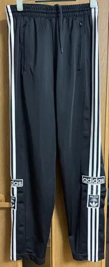 adidas 오리지널스 블랙 조거 팬츠 3 라인