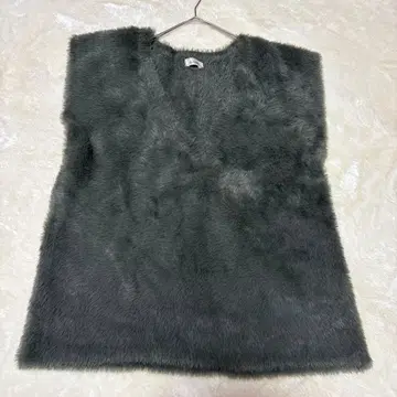 Leule'a 그레이 V넥 퍼 베스트 새상품급 스타일리시