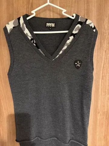 PPFM 그레이 V넥 슬리브리스 베스트