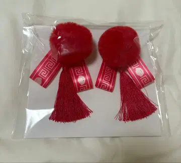 옆집 사카타. 양갈래 머리핀