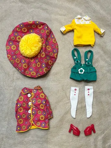 노스탤지크 팝 아웃핏 세트