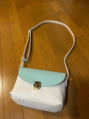 ikka 화이트/스카이블루 숄더백