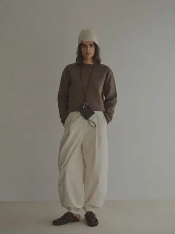 미사용 새상품 ETRETOKYO 코듀로이 커브 조거 팬츠 화이트 M