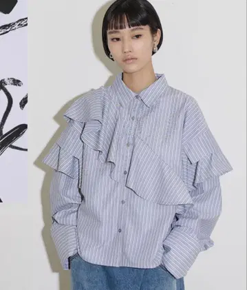 THEYOn 프릴 스트라이프 셔츠 (그레이)
