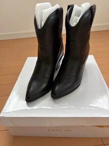 웨스턴 부츠 블랙 가죽 중간 힐