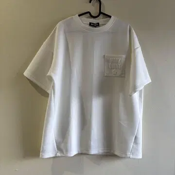 M 사이즈 마리콴트 엠보싱 로고 포켓 빅 풀오버 화이트