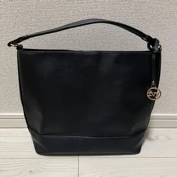 블랙 숄더백 토트 스타일