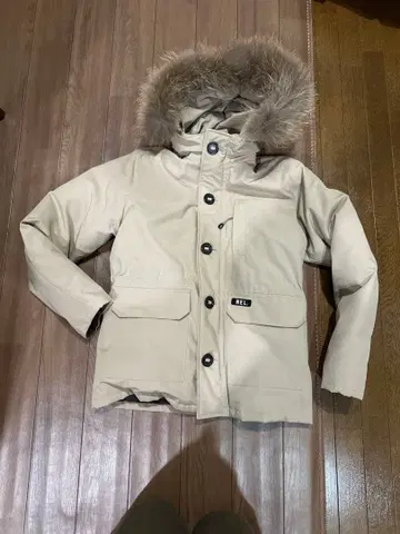 알뜰 새상품급 퍼 포함 베이지 다운 자켓 M