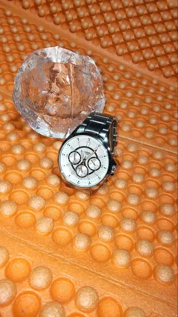 실버 크로노그래프 아날로그 시계