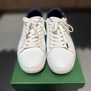 Lacoste 화이트 가죽 스니커즈