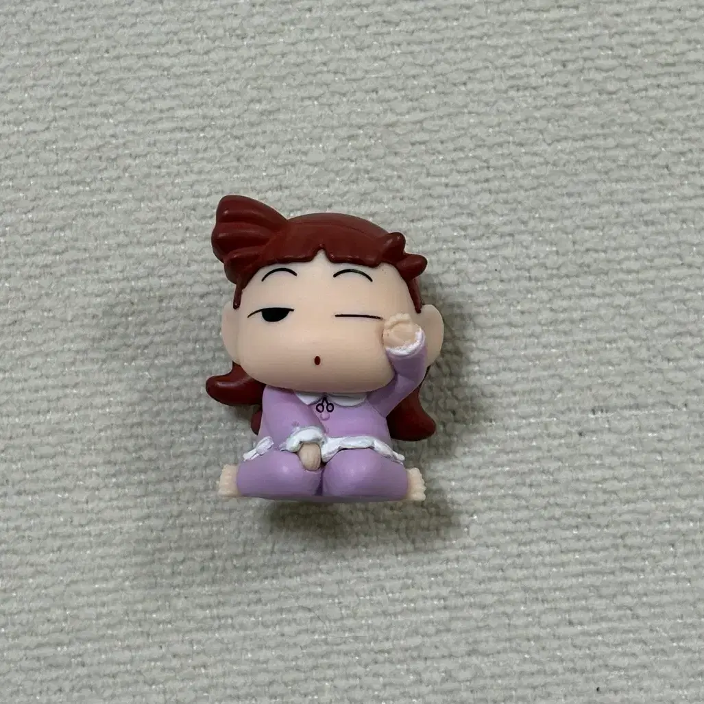 Crayon Shin-chan Yuri is dozing off