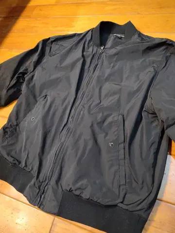 새상품급 James Perse 블랙 MA-1 자켓 사이즈 2