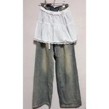 스트레이트 데님 + 레이스 프릴 미니 스커트