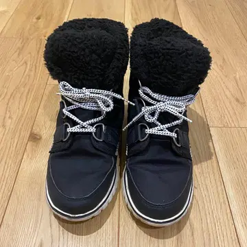 SOREL 블랙 퍼 하이컷 부츠