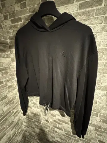 CALVIN KLEIN JEANS 블랙 크롭 후드티 M