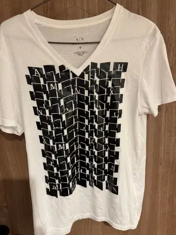 Armani Exchange V넥 T셔츠 L