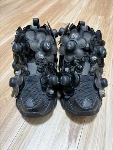 noir kei ninomiya x Reebok 인스타 펌프 퓨리