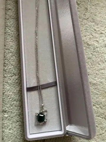 그린 에메랄드 컷 목걸이