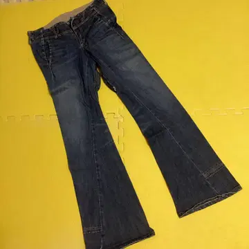 마리떼 프랑소와 저르보 부츠컷 데님