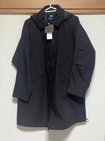 블랙 후드 부착 나일론 자켓 유니클로