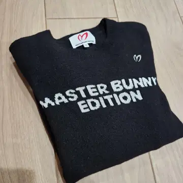 MASTER BUNNY EDITION 블랙 스웨터