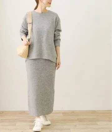 어반 리서치 서니 라벨 니트 셋업 상의 x 스커트 그레이