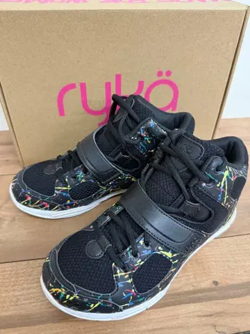 미사용 새상품 ryka 라이카 TENACIOUS 22cm