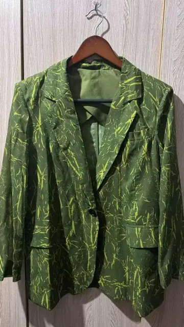 그린 컬러 패턴 테일러드 자켓