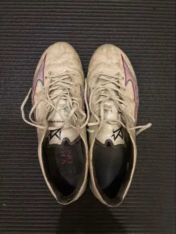 미즈노 알파 ELITE 화이트 칼라