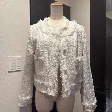 그레이스 콘티넨탈 화이트 트위드 노카라 자켓