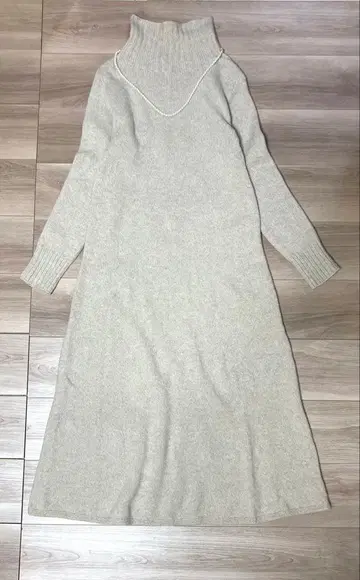 1회 착용 새상품급 슬로브 이에나 홀가먼트 원피스 하이넥 38