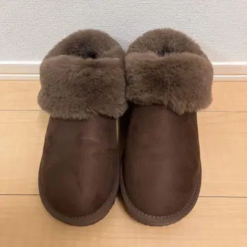 GU 페이크 무스탕 슬리퍼 브라운 L 사이즈