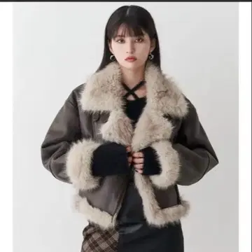 2025AW MURUA 미사용 새상품 언이븐 숏 페이크 무스탕 자켓