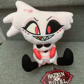 라운드원 한정판 해즈빈 호텔에 오신 것을 환영합니다 앉은 봉제 인형 엔젤